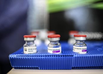 Vaccino AstraZeneca, Ema: ecco le informazioni per i medici