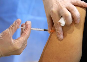 Vaccino covid Lazio over 70 da oggi, come prenotare