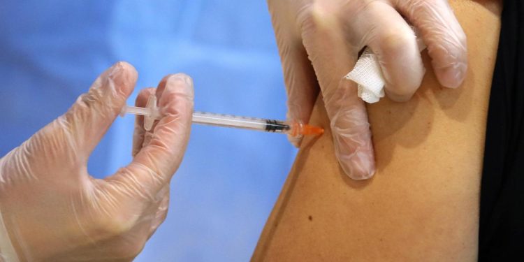 Vaccino Covid, si potrà fare anche dai dentisti