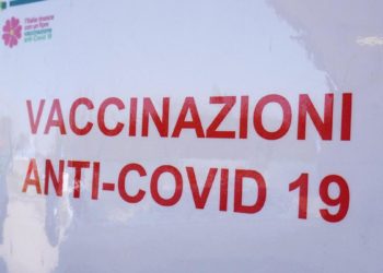 Vaccino Covid, Sileri: “Da metà aprile 500mila dosi al giorno”