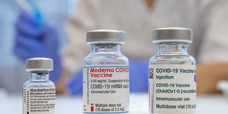 Vaccino Covid, 1 o 2 dosi? Quello che c’è da sapere