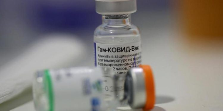 Sindaco vuole comprare vaccino Sputnik: “La Russia ha scritto a Draghi”