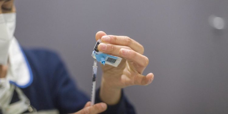 Vaccino Pfizer, Figliuolo: “Un milione di dosi distribuite entro 24 ore”