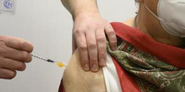 Vaccino covid Lazio over 70, oggi al via le prenotazioni