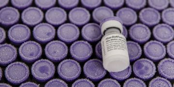 Vaccino Pfizer, leader Ue divisi su distribuzione 10 milioni di dosi