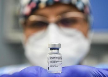 Vaccino Pfizer, Ue: “Spartire 10 milioni dosi in modo solidale”