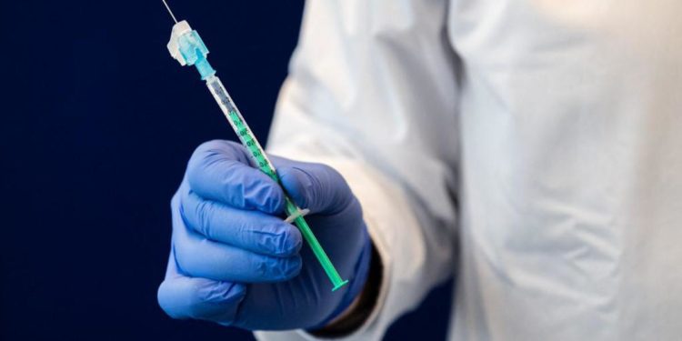 Vaccino covid, Ema: Pfizer, Moderna e J&J efficaci contro varianti