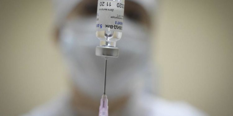 Covid Russia, terzo vaccino pronto per sperimentazione