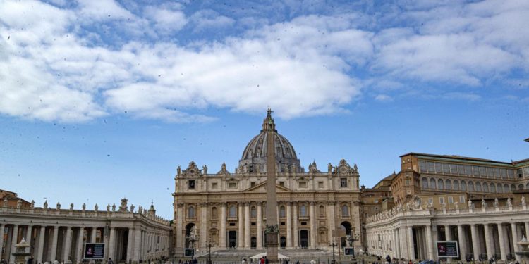 Vaticano: “No a benedizione unioni omosessuali”