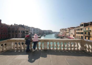 Veneto zona rossa, 1.932 nuovi contagi e 29 morti: bollettino