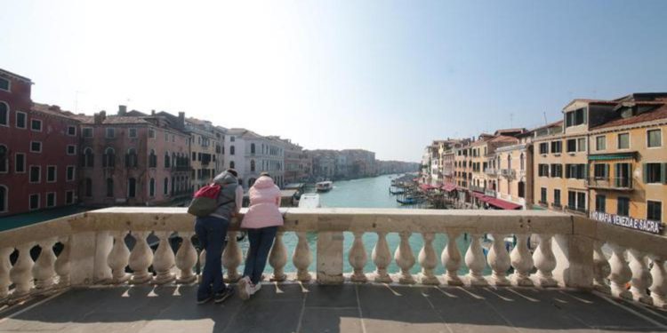 Veneto zona rossa, 1.932 nuovi contagi e 29 morti: bollettino