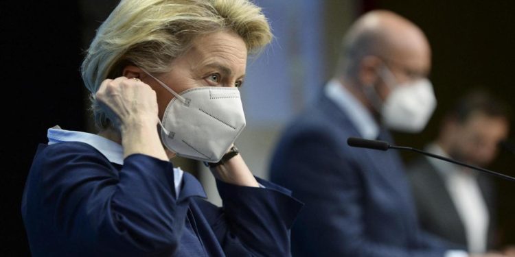 ‘Passaporto’ covid, non solo vaccino: l’idea Ue