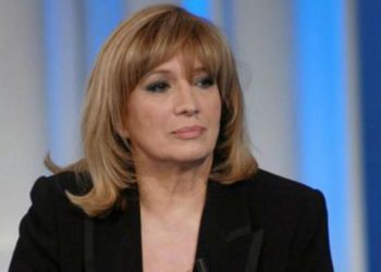 Scanzi vaccinato, Zanicchi: “Mica hanno cacciato 80enni per farlo a lui”