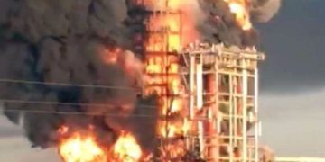 Iran, incendio in raffineria di petrolio a Teheran