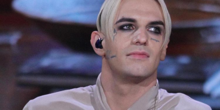 Achille Lauro annuncia un contratto con Amazon