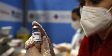 AstraZeneca, vaccino si userà solo per over 60