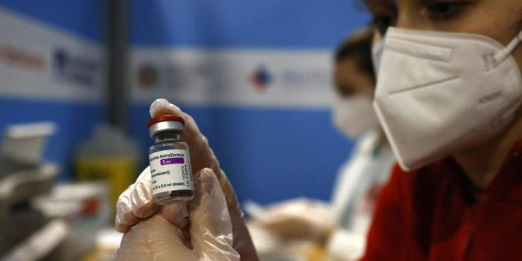 AstraZeneca, vaccino si userà solo per over 60