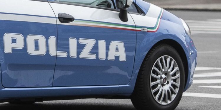 Modena, assalto a portavalori sull’A1: mezzi in fiamme e chiodi in strada