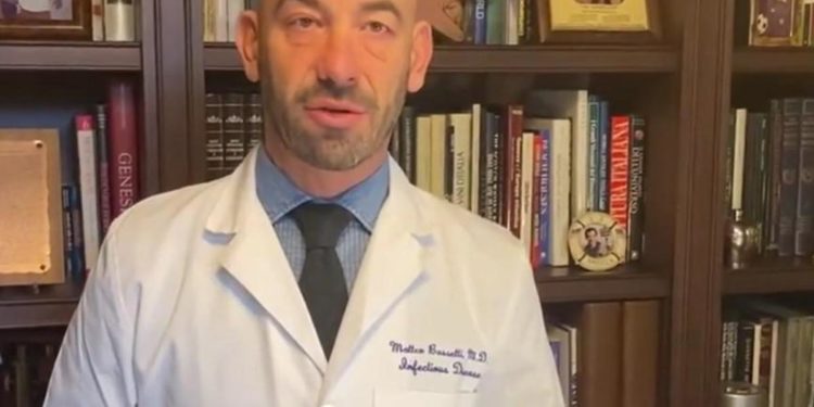 Vaccino Covid, Bassetti: “Giovani consapevoli e responsabili”