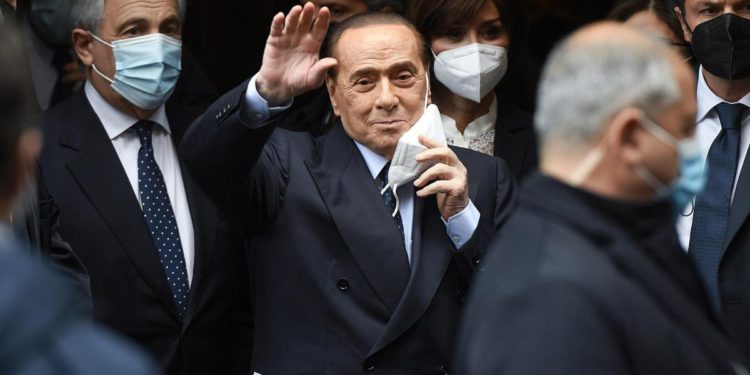 Berlusconi: “E’ un male insidioso ma sto meglio, commosso da affetto italiani”