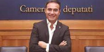 Omofobia, sottosegretario Sasso: “Furore ideologico su gender in scuola Pisa”