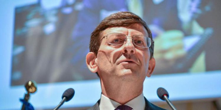 Colao: “Mix tra presenza e smart working per il futuro”