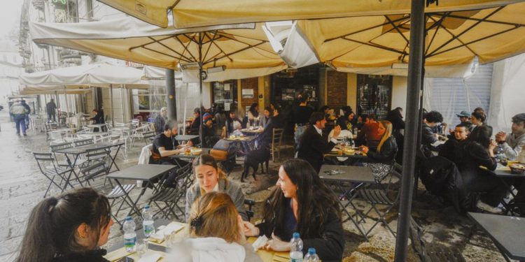 Zona bianca, Brusaferro: “Tutta Italia a fine giugno”