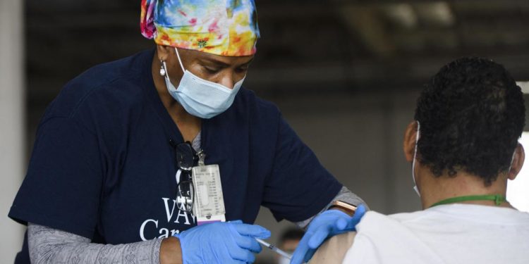 Covid Usa vaccino, somministrate più di 300 milioni di dosi