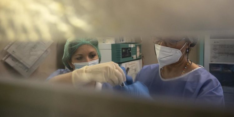 AstraZeneca, combinazione anticorpi non centra obiettivo