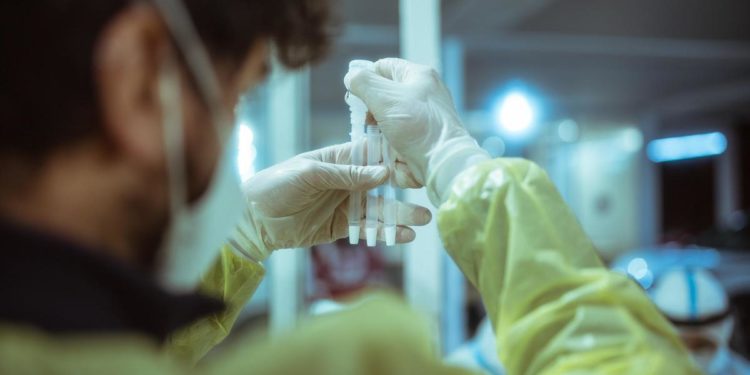 Covid, Abrignani: “Virus da laboratorio? Non credo e non mi importa”