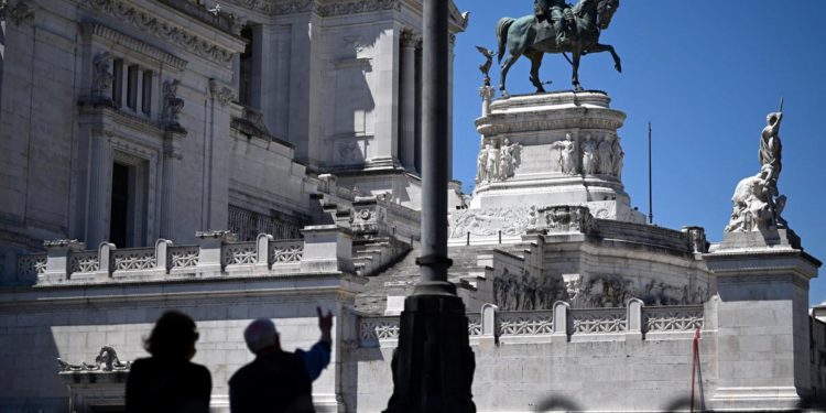 Lazio verso zona bianca, regole e novità da lunedì 14 giugno