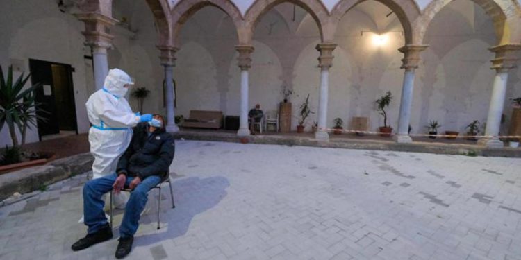 Covid oggi Sicilia, 234 contagi e 8 morti. A Catania 77 nuovi casi
