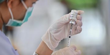 Covid, Crisanti: “Senza vaccini vulnerabili come 2 anni fa”