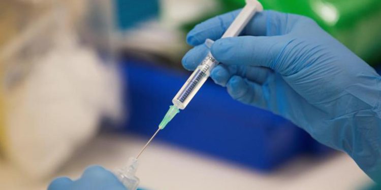 Vaccini covid Lazio e Lombardia, prenotazioni a rischio