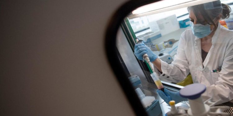 Mix vaccini, al via studio su efficacia e sicurezza allo Spallanzani