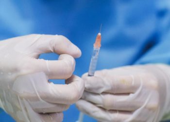 Firenze, 17enne fa causa ai genitori no vax: “Voglio vaccinarmi”