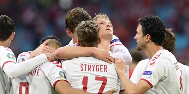 Euro 2020, Danimarca travolge Galles 4-0 e vola ai quarti di finale