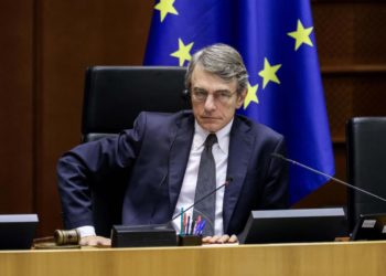 Sassoli contro Orban: “Chi non ama democrazia smantella parlamenti”