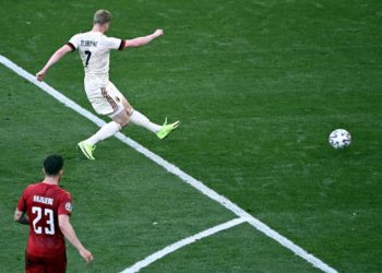 Euro 2020, Belgio batte Danimarca 2-1 e vola agli ottavi