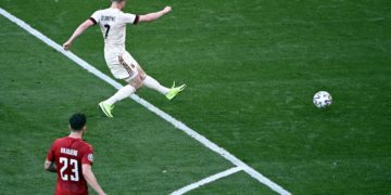 Euro 2020, Belgio batte Danimarca 2-1 e vola agli ottavi