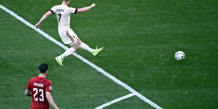 Euro 2020, Belgio batte Danimarca 2-1 e vola agli ottavi