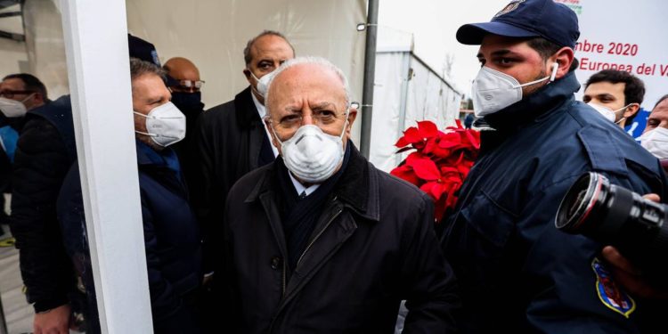 De Luca: “Stop Johnson & Johnson e AstraZeneca a under 60”