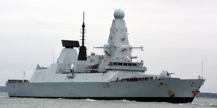 Mar Nero, colpi russi verso nave Gb. Londra: “Non è vero”