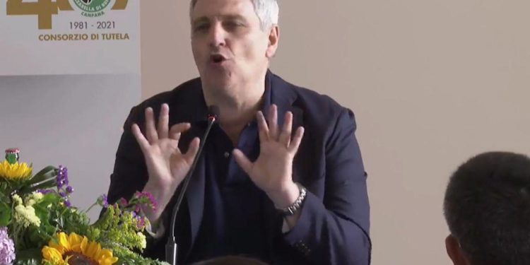 Lo scrittore de Giovanni: “Mozzarella di bufala campana è esperienza sensoriale”