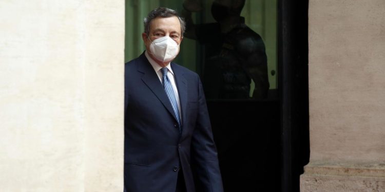 Mix vaccini, Draghi: “Eterologa funziona, la farò martedì”