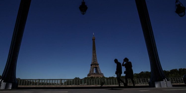 Covid Francia, da stasera stop al coprifuoco