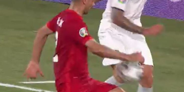 Niente rigore all’Italia? “Al Var c’è Erdogan”