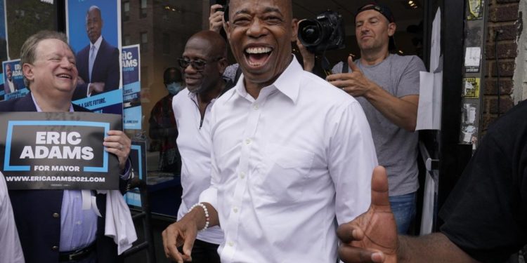 Usa, primarie New York: Eric Adams in vantaggio come candidato sindaco