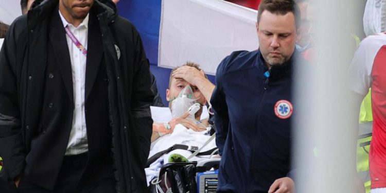 Dramma Eriksen, massaggio cardiaco in campo