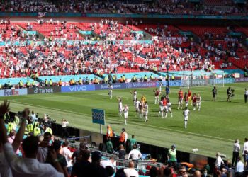 Euro 2020, tifoso cade da spalti a Wembley: è grave